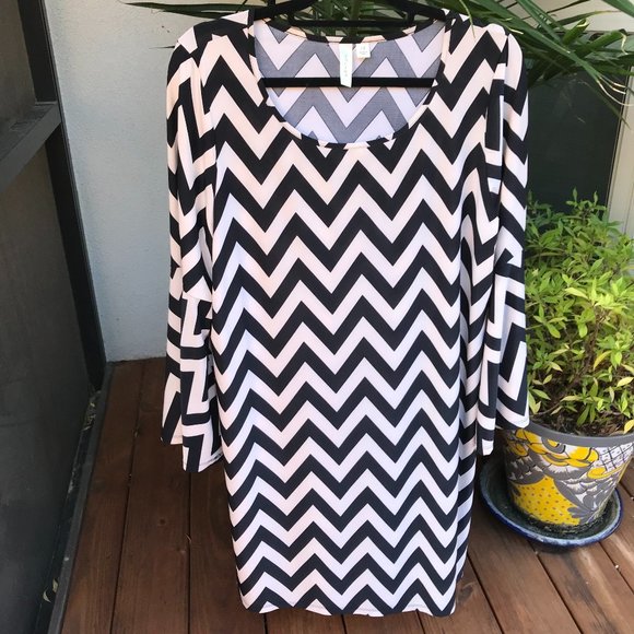 Tacera Dresses & Skirts - TACERA | Groovy Chevron Dress with Bell Sleeves - 1X